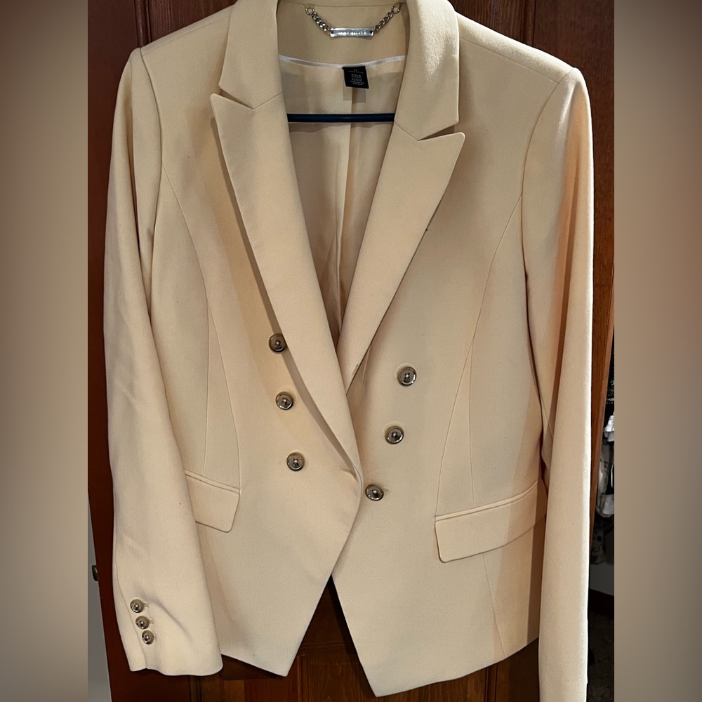 Yellow blazer
